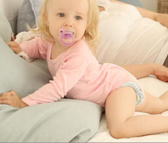 [Translate to Spanish:] when babies become dry and clean