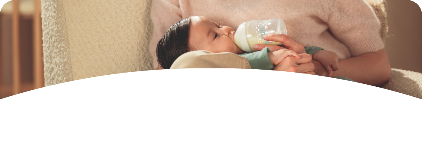 [Translate to Spanish (Reborn):] Mother with Baby and Baby bottle