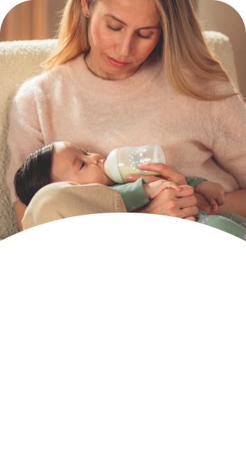 [Translate to Spanish (Reborn):] Mother with Baby and Baby bottle