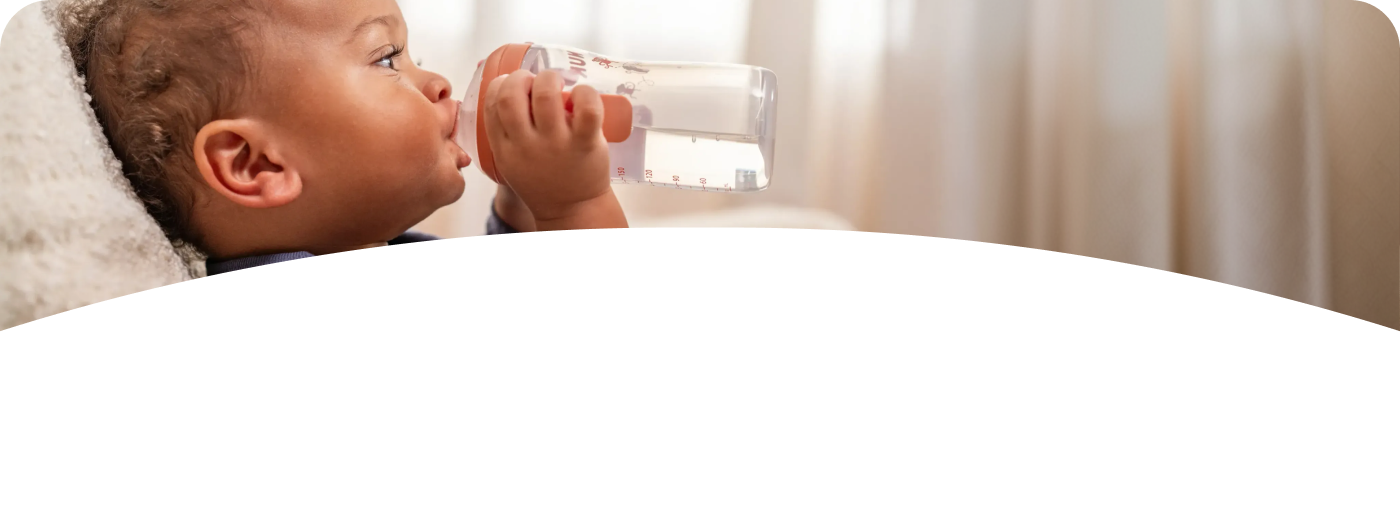 [Translate to Spanish (Reborn):] Baby with Learner bottle