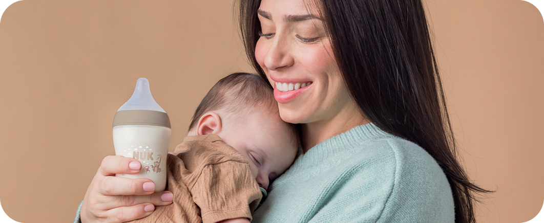 [Translate to Spanish (Reborn):] Mother with Baby and Baby bottle