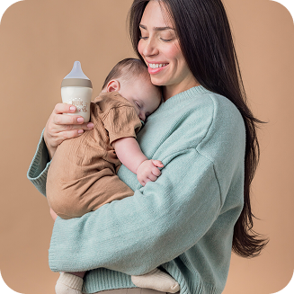 [Translate to Spanish (Reborn):] Mother with Baby and Baby bottle