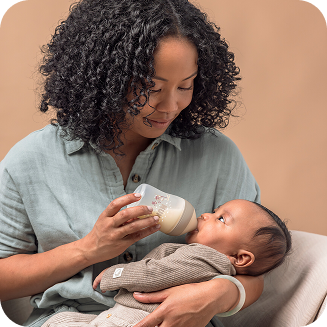 [Translate to Spanish (Reborn):] Mother with Baby and Baby bottle